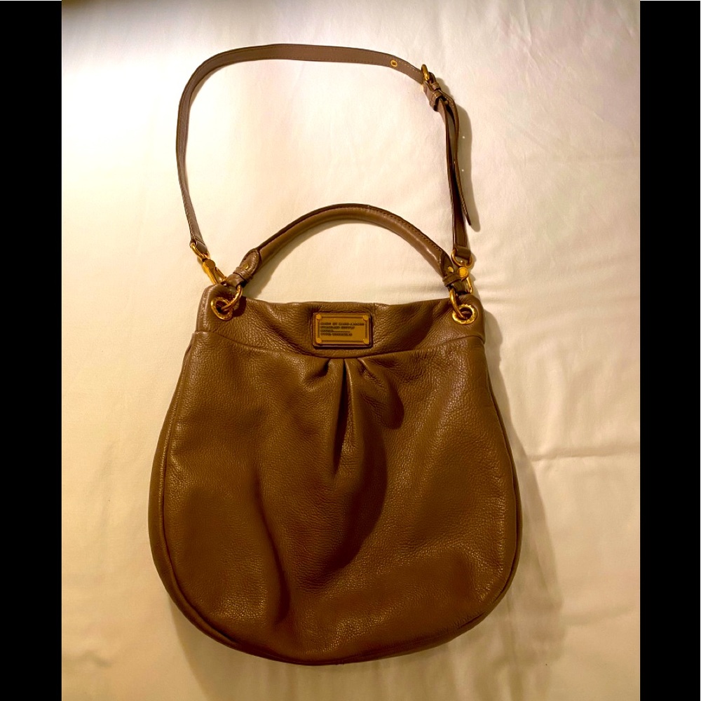 Marc Jacob’s brown tote and shoulder bag